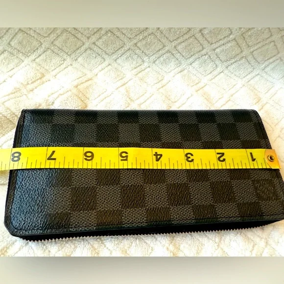 LOUIS VUITTON Damier Graphite Zippy
Organizer Wallet - Picture 12 of 14
